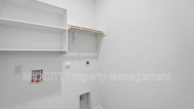 Building Photo - 1304 Apron Trl