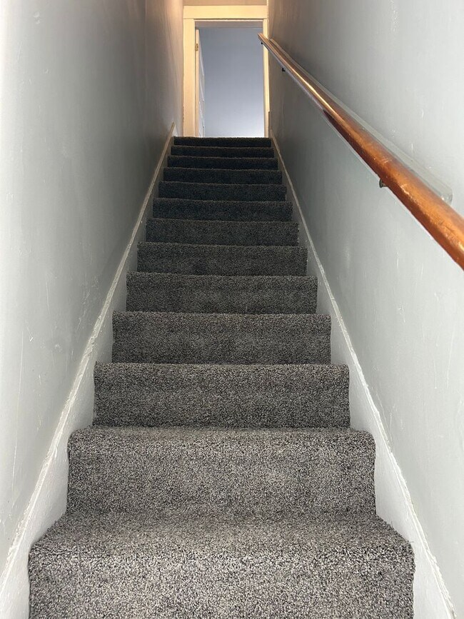 Building Photo - Spacious 1 Bedroom 1/2 Double with Basement & Extra Room