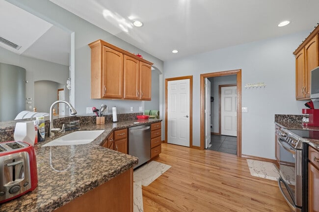 Building Photo - 355 Cindy Rd