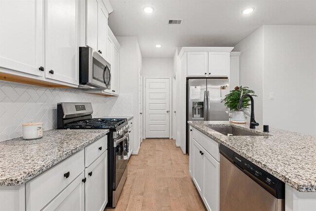 Building Photo - 27931 Western Crk Ct