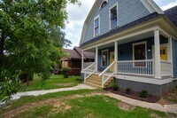 Building Photo - 1704 S Park St