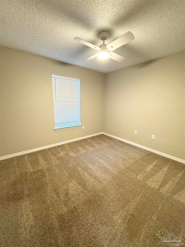 Building Photo - 5661 Fairview Dr