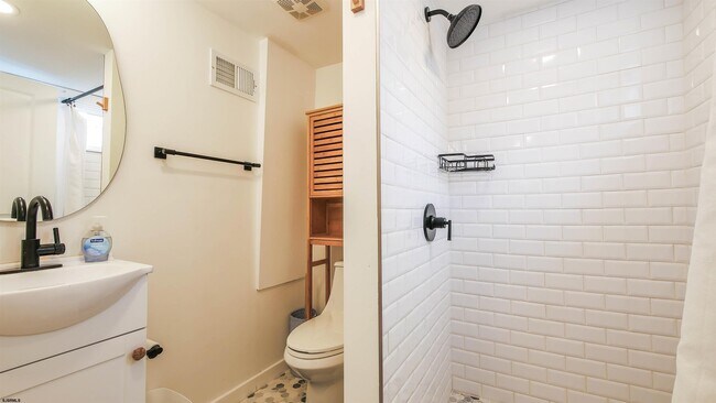 Building Photo - 106 N Portland Ave