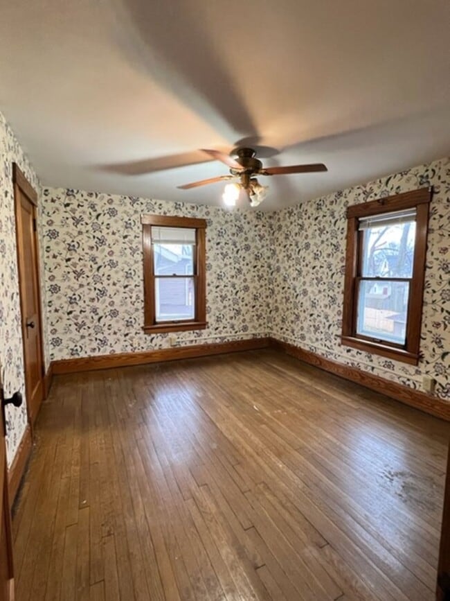 Building Photo - Very spacious 3 bedroom home for rent - Ca...