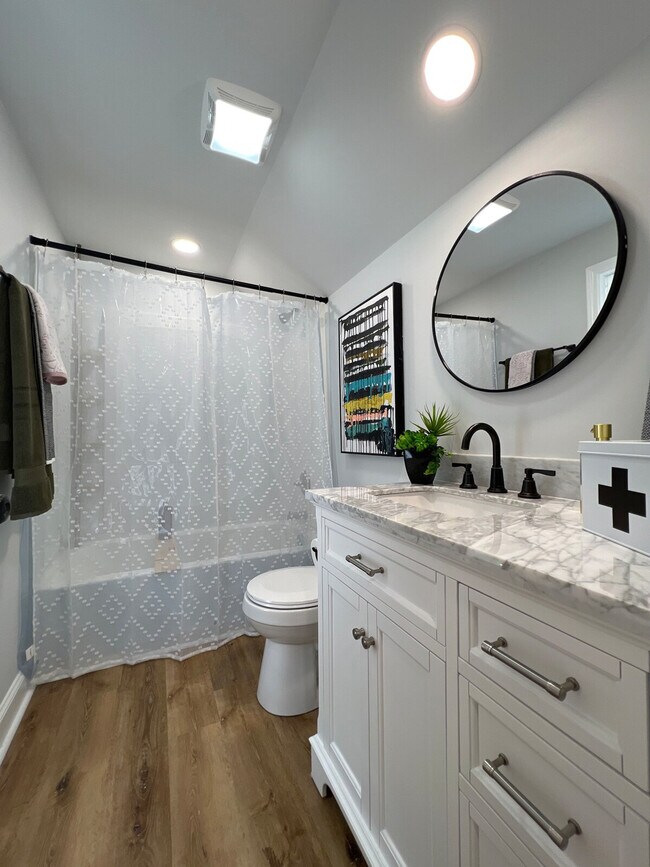 Building Photo - 24 Seth St