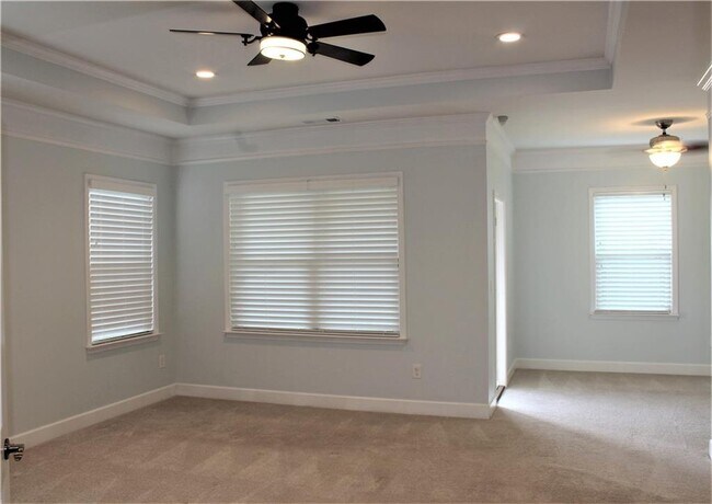 Building Photo - 2503 Norwood Dr SE