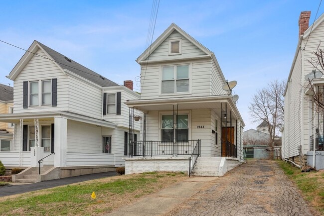 Building Photo - NORWOOD- Cute 2 bedroom 1.5 baths with fenced yard