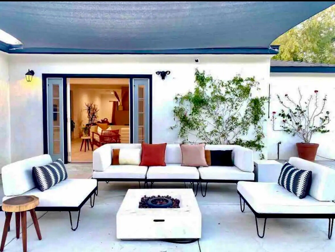 Building Photo - 11516 La Maida St