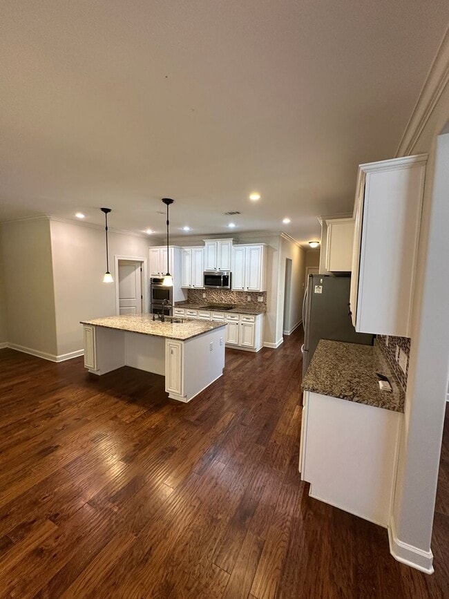 Building Photo - 4 BR/3 BA in exclusive Montrose Subdivision in Olive Branch!