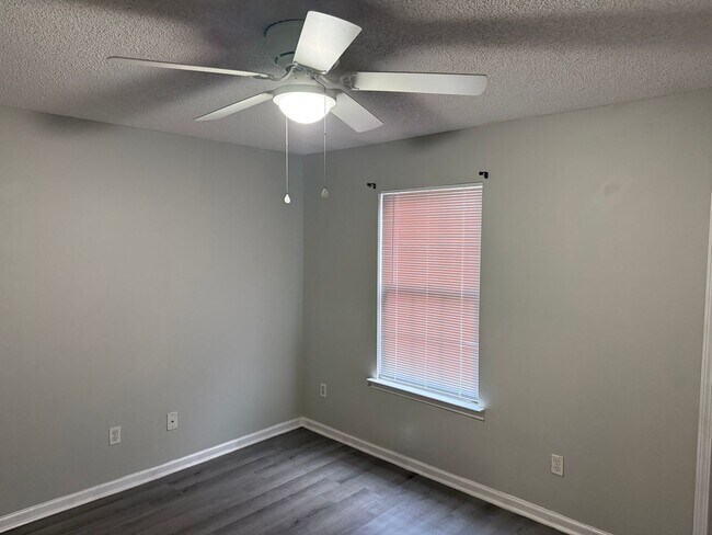 Building Photo - 2510 Barnesdale Wy