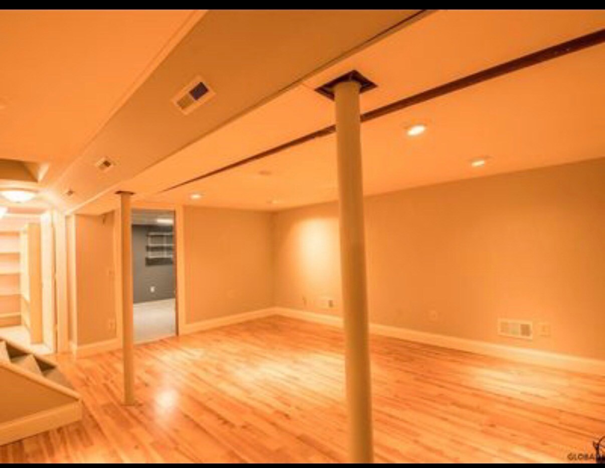 Building Photo - 36 Meadow Dr