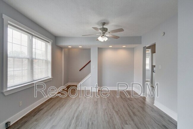 Building Photo - 743 Cottage Ave