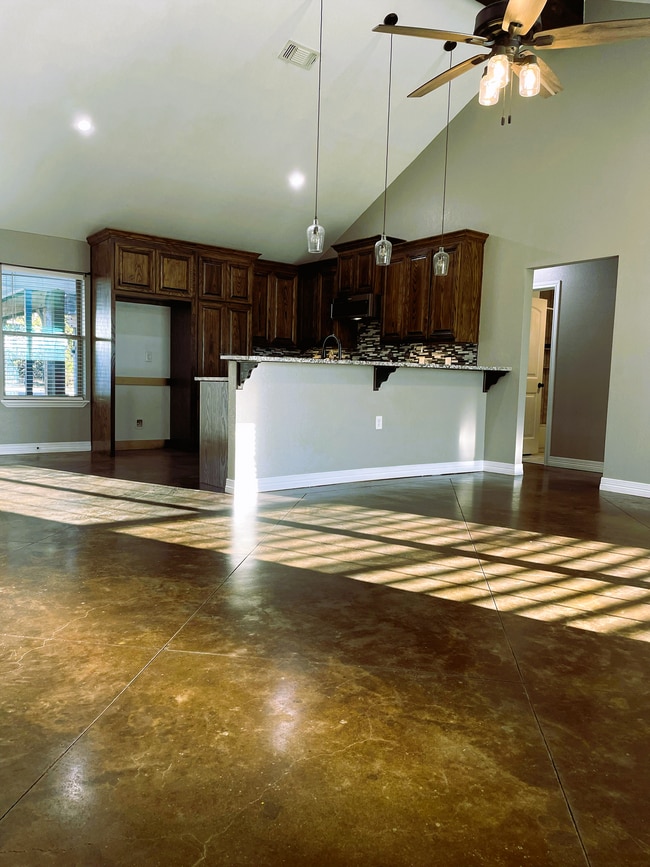 Building Photo - 713 Overlook Dr