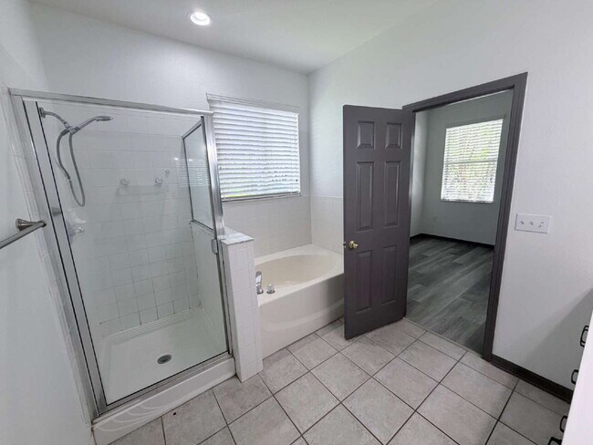 Building Photo - 1065 Viewpoint Way