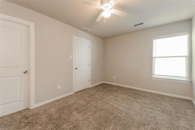Building Photo - 916 N Throckmorton St