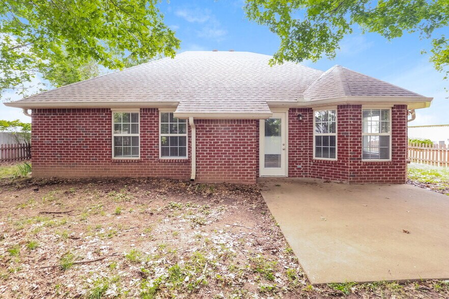 Building Photo - 7004 Bridgewater Dr