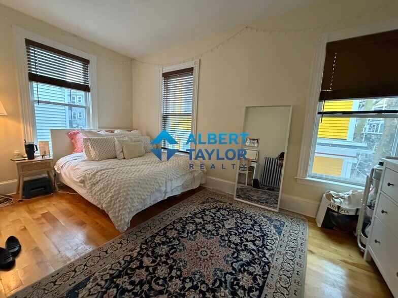 Building Photo - 99 Calumet St