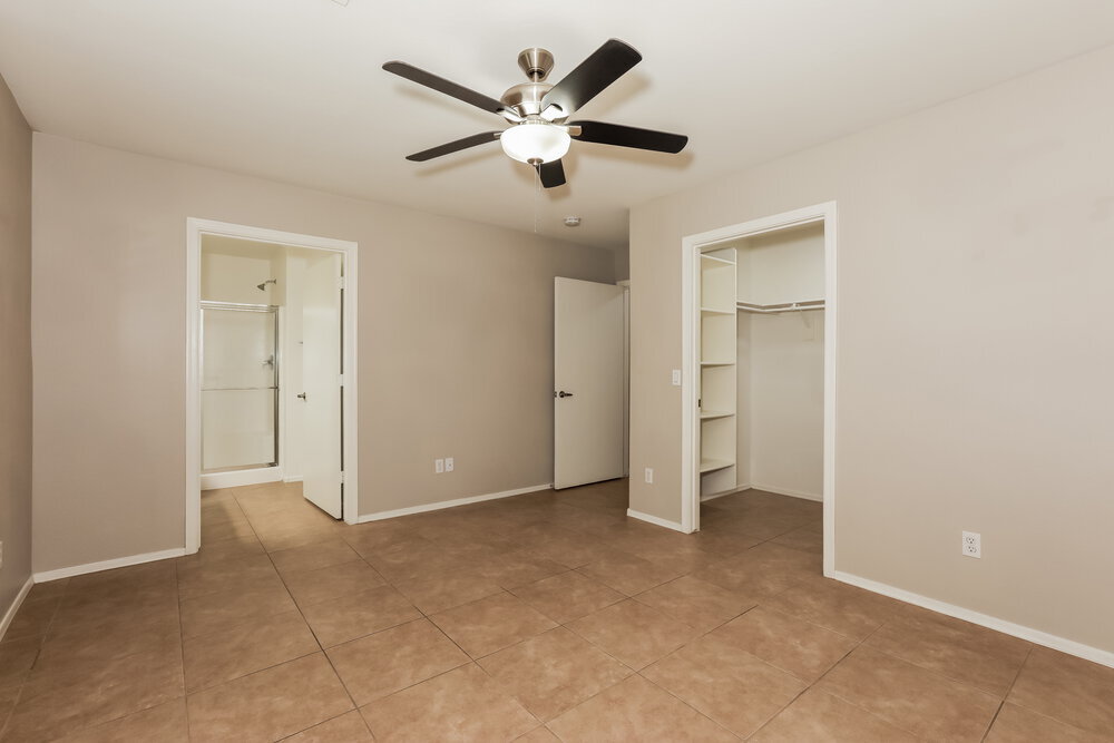 Building Photo - 2541 S De Soto Rd