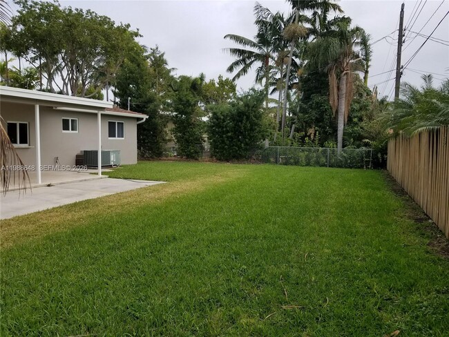 Building Photo - 1016 NE 5th St