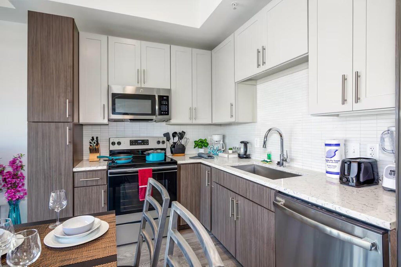 Building Photo - 7865 Travis St