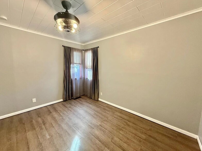 Building Photo - 240 Kneale Ave N