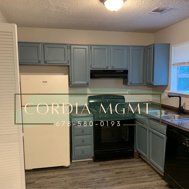 Building Photo - Simple and Updated Ranch Style Home and Beautiful Back Yard 3 bedroom 2 bath Home