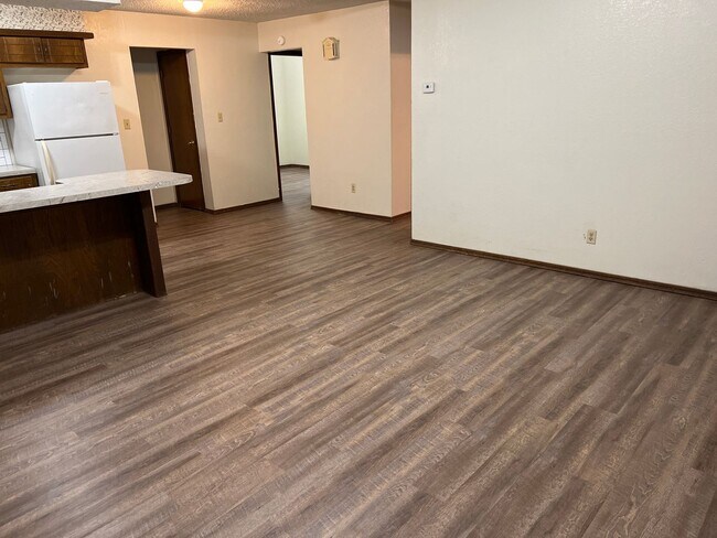 Building Photo - 921 Callie Ave
