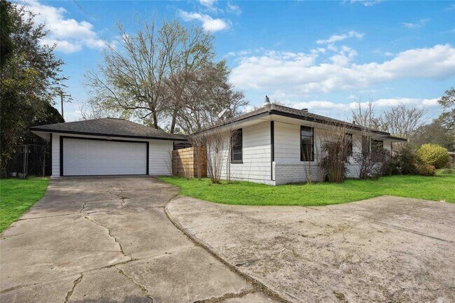 Building Photo - 3403 Linkwood Dr