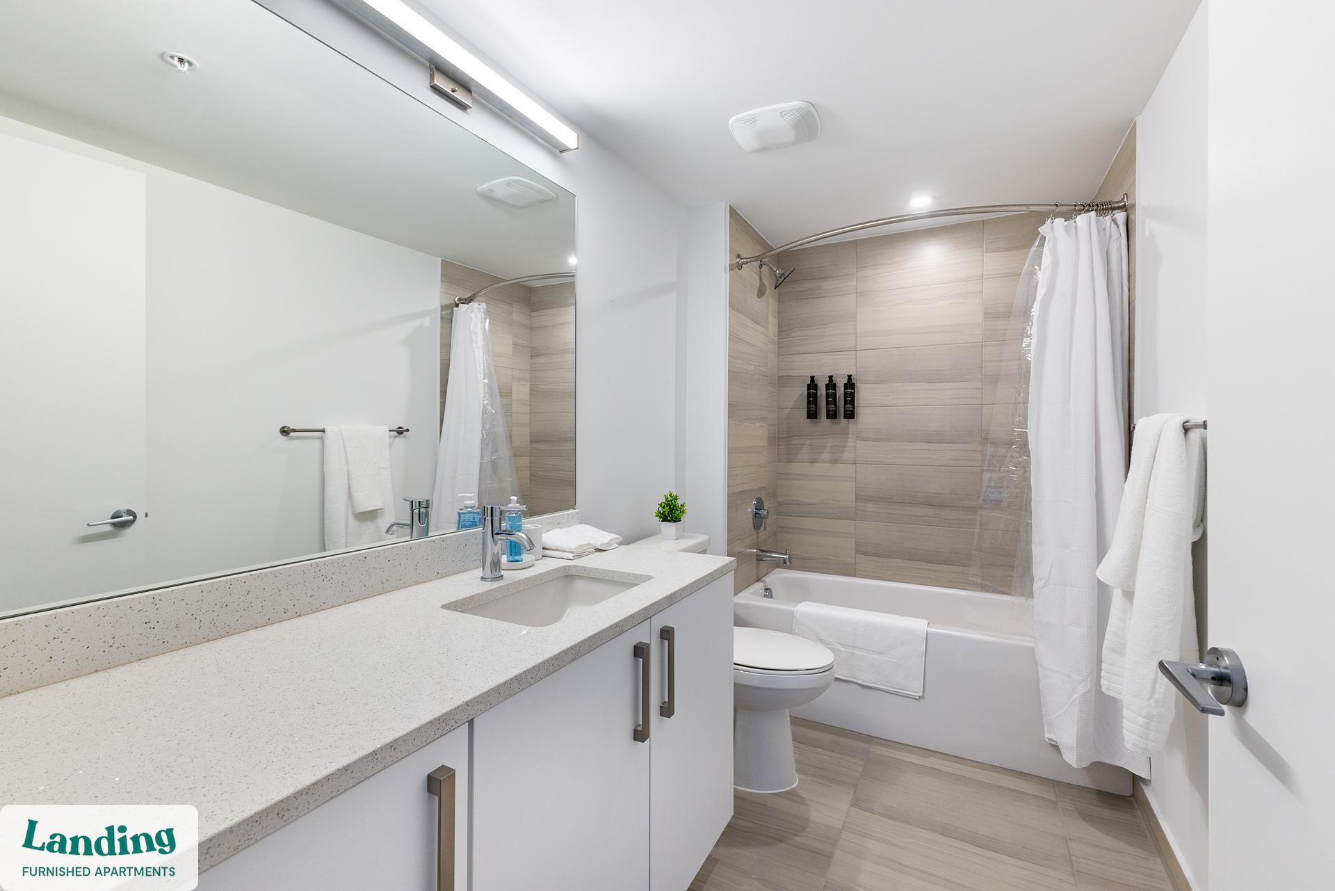 Building Photo - 200 NE 1st Ave