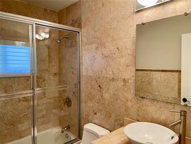 Building Photo - 3191 Ohio St