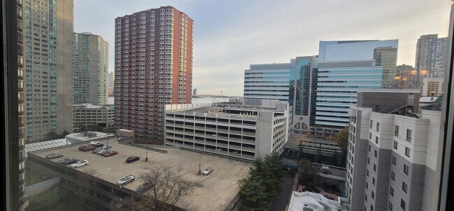 Building Photo - 45 River Dr S