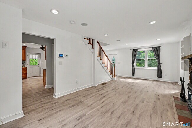 Building Photo - 10 Old Hawleyville Rd