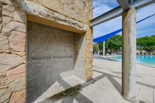 Building Photo - 920 Coronation Way