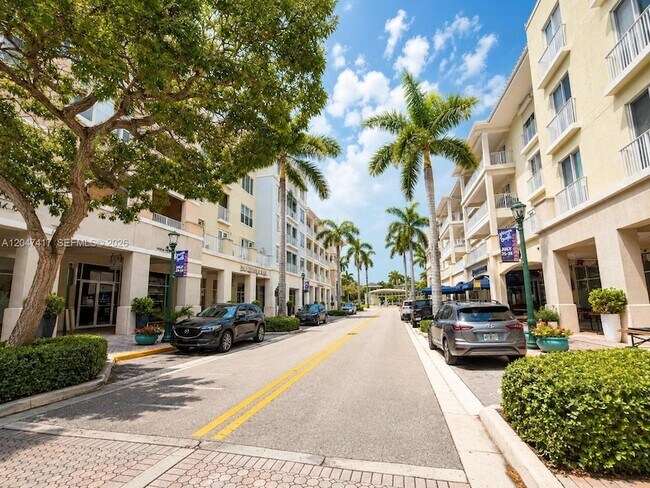 Building Photo - 1203 Town Center Dr