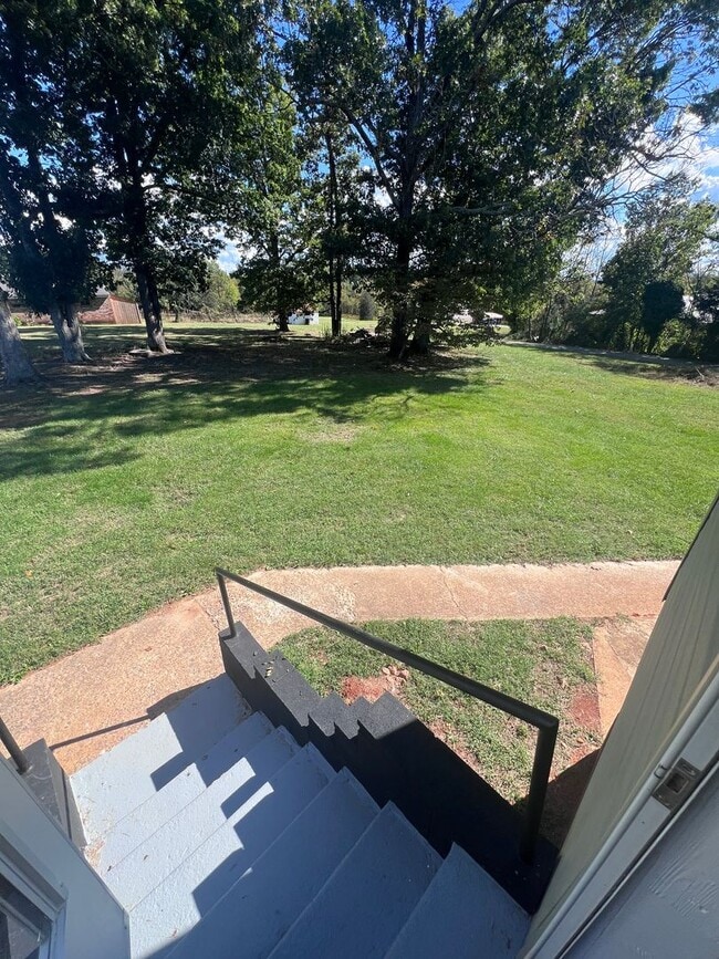 Building Photo - 3 Bed | 2 Bath | 1+ Acre | 2-Car Garage | ...