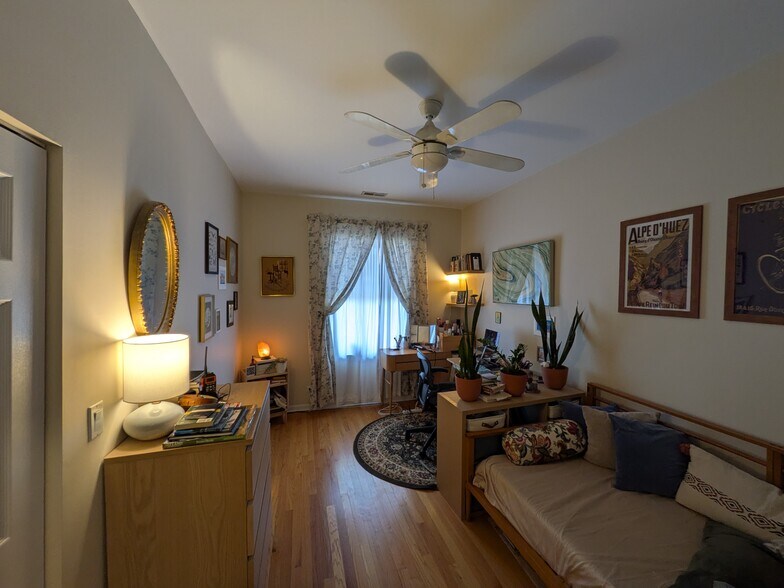 Building Photo - 1307 W North Shore Ave