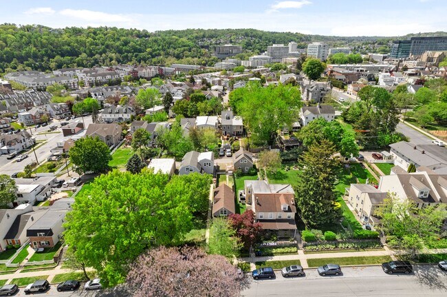 Building Photo - Charming Conshohocken Home | 2 Beds, 2 Baths, Finished Basement, Wine Cellar & 2 Parking Spaces