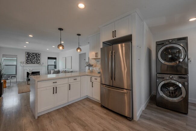 Building Photo - 3914 Somerset Dr