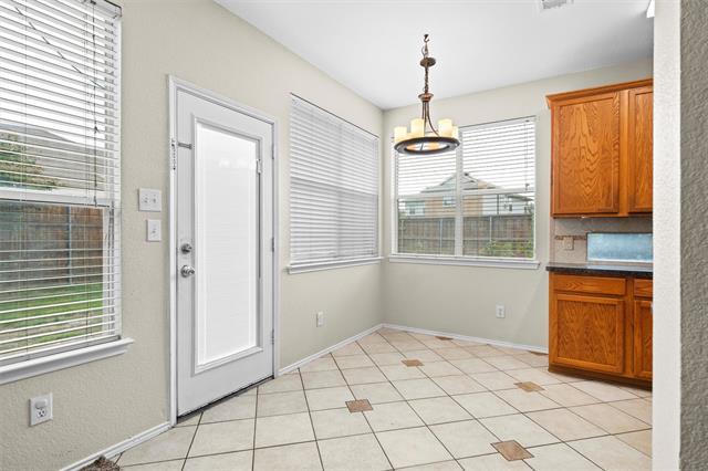 Building Photo - 850 Warbler Ln