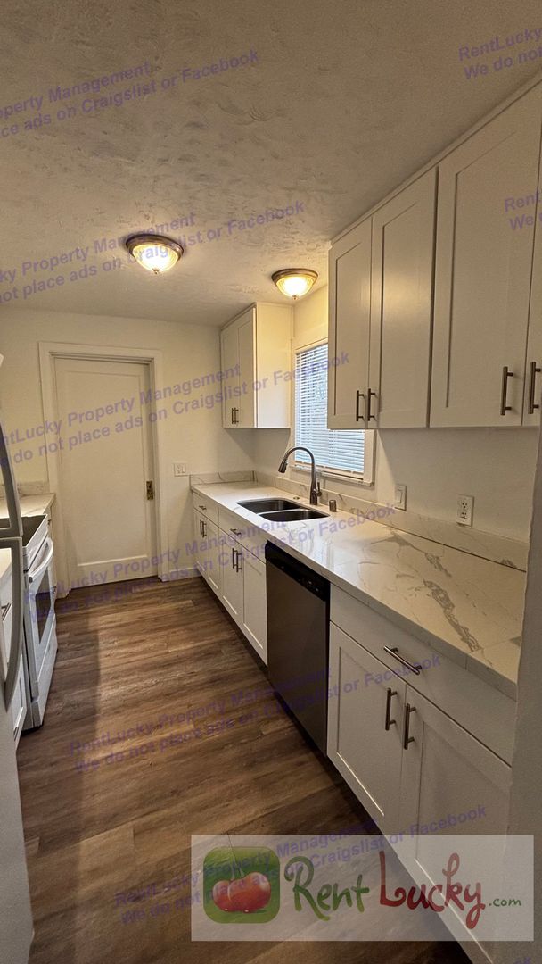 Building Photo - Free December Rent! Upper Unit 2BR/2BA Home in Maple Leaf – Amazing Finished Attic + Driveway Par...