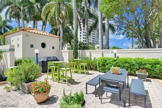 Building Photo - 4560 Gulf Shore Blvd N