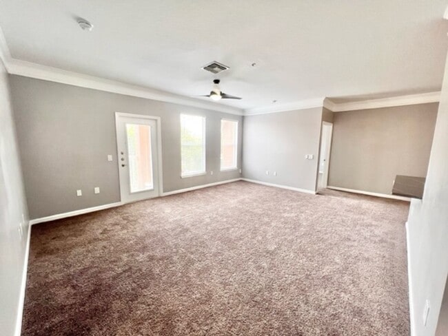 Building Photo - Orlando - 3 Bedroom, 2 Bathroom - $1,745.00