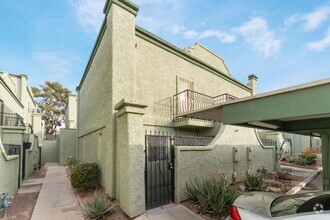 Building Photo - Charming two story townhome with all of th...