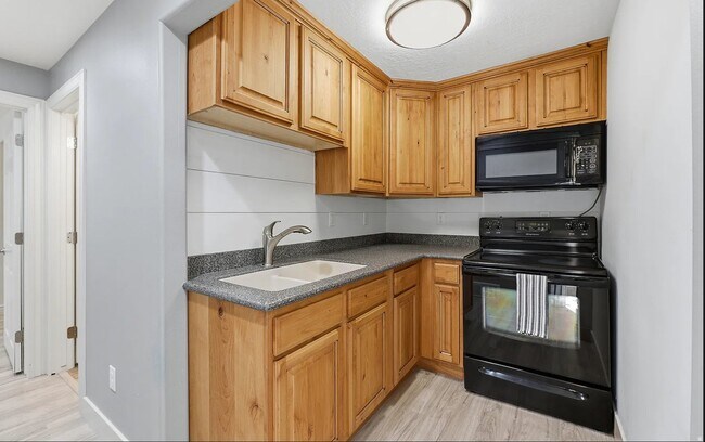 Building Photo - 989 Cinnamon Ridge Dr