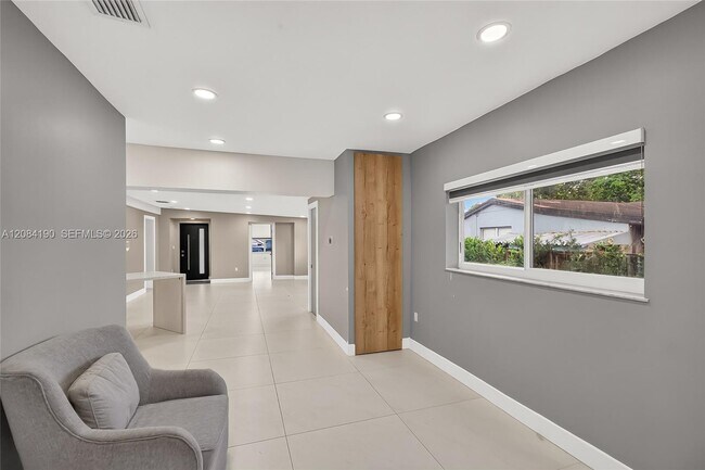Building Photo - 533 Mokena Dr