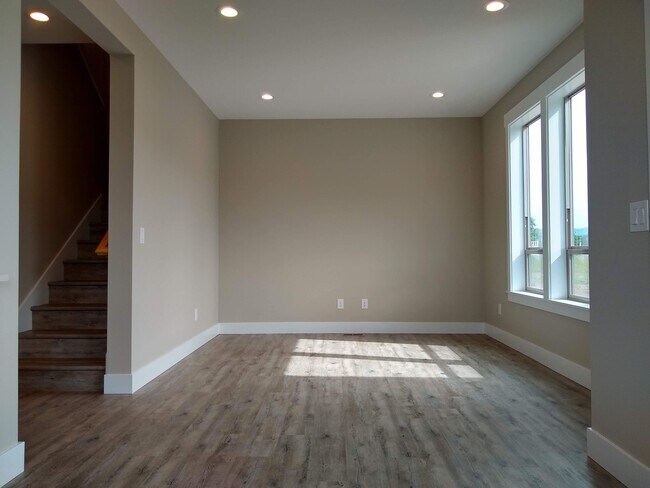 Building Photo - Application Pending - Pet Friendly, 4 Bedr...