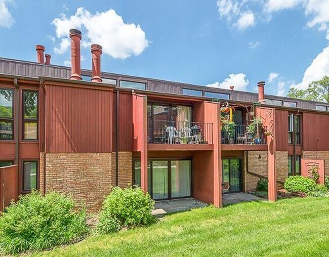 Building Photo - Two-Bed in Independence Condominium | Early Move-in Option!