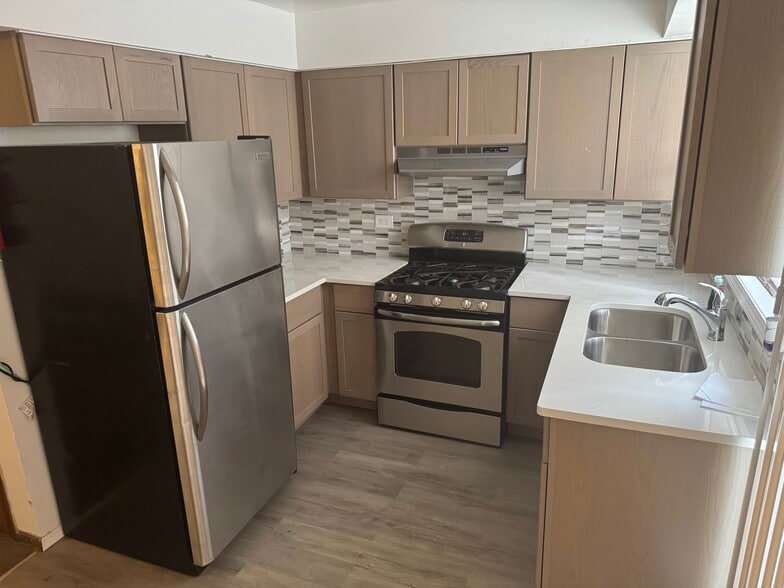 Kitchen - 1521 Berg Dr