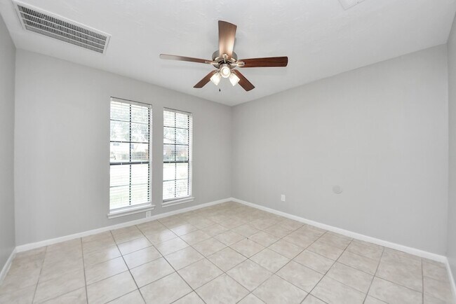 Building Photo - 115 Squires Bend
