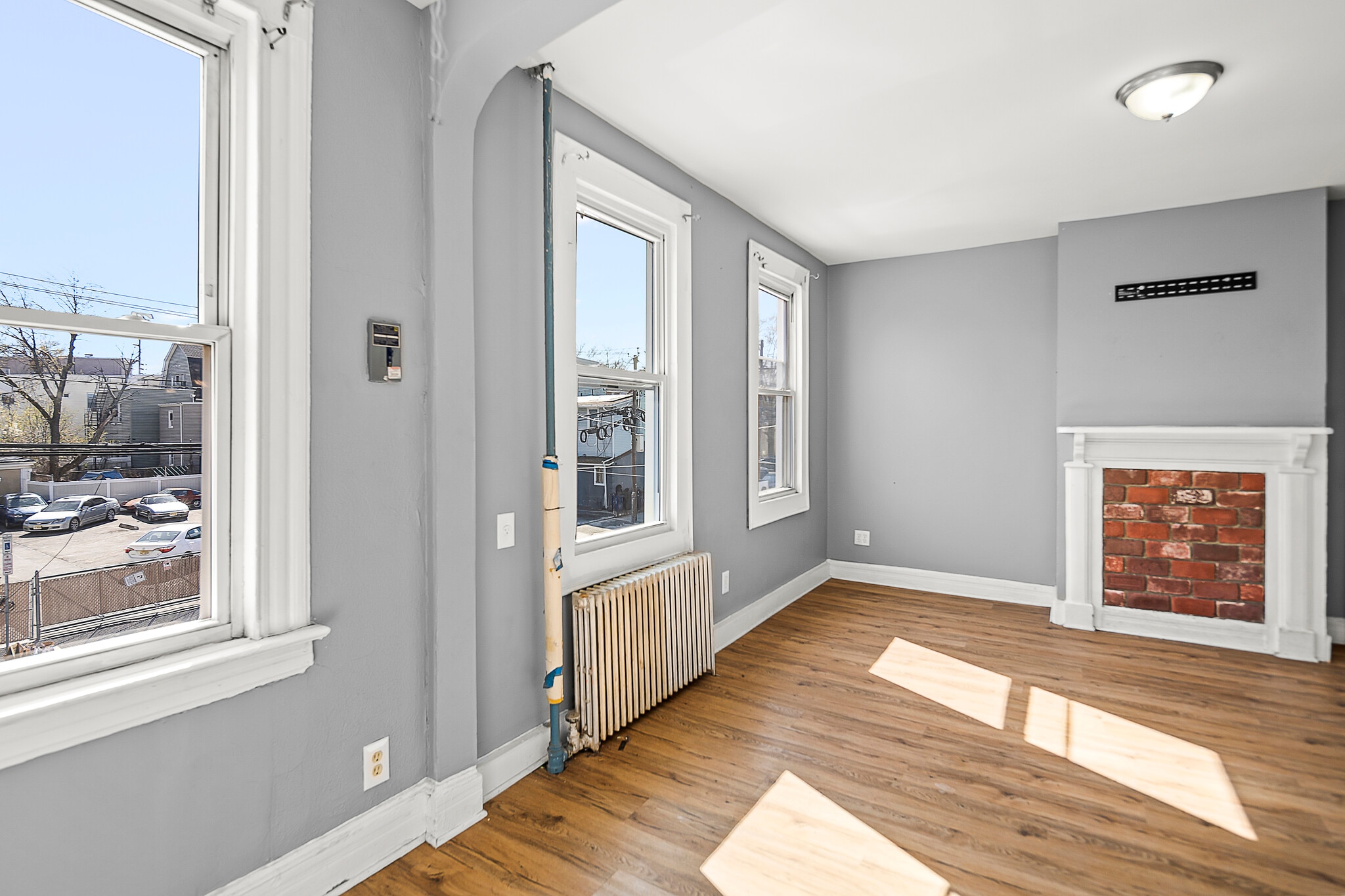 Building Photo - 79 Irving St